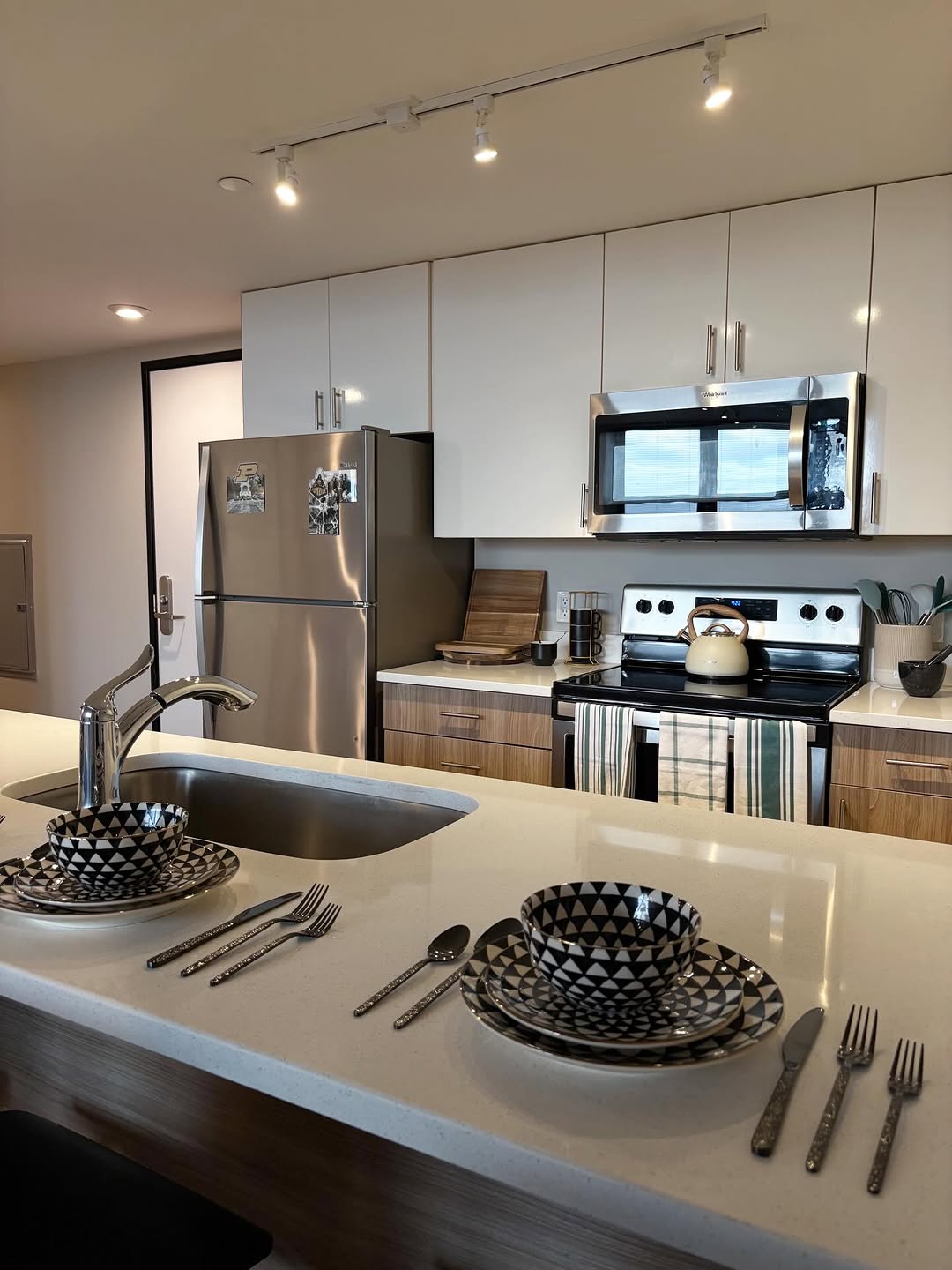 New Year, new habits \ud83c\udf73\u2728\n\nDid you know Rise kitchens have full size appliances to help cook more , eat better , and actually stick to your New Years Resolutions? \n\nSchedule your tour TODAY to see our 4 bedroom model and be entered to win a brand new MacBook Air \ud83c\udf89\ud83e\udd73\n\n