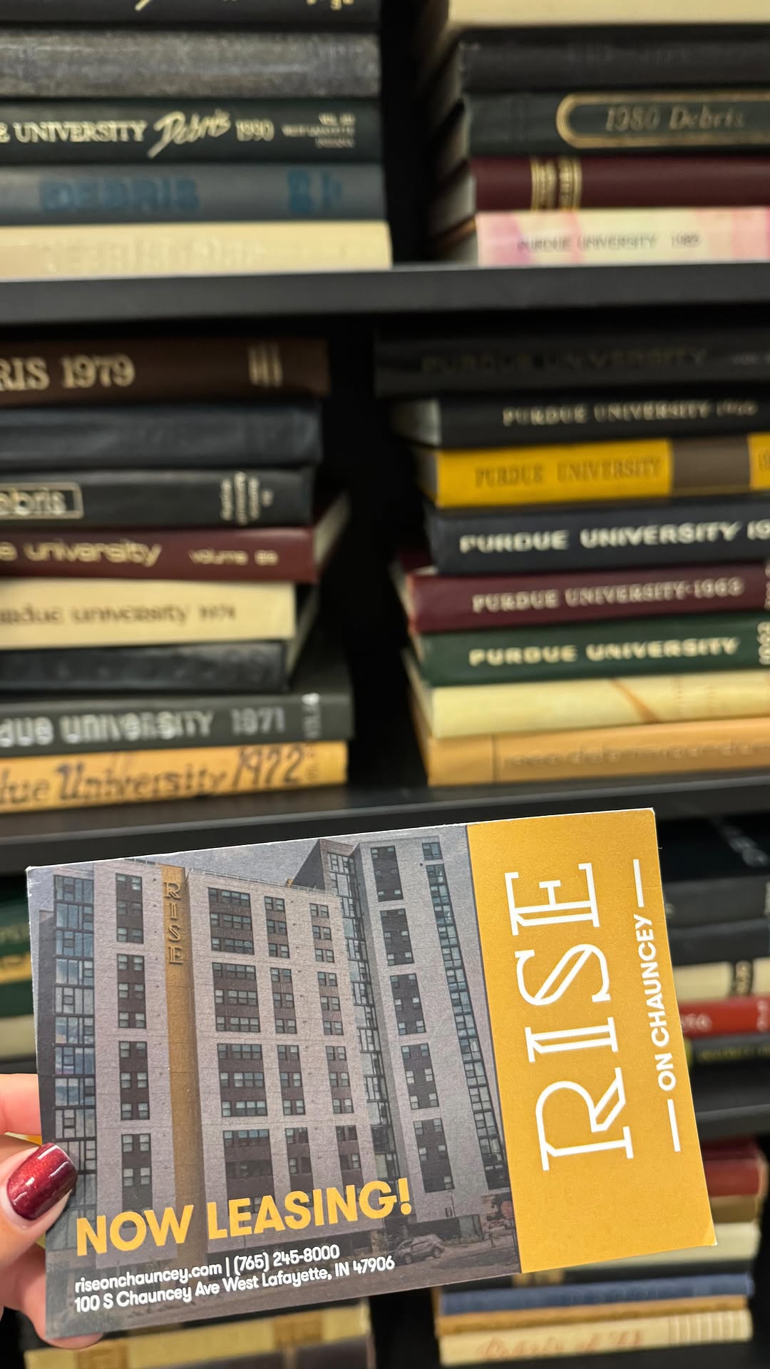 48 HOURS \ud83d\udea8 \n\nMake sure to sign your lease within 48 hours to receive waived signing fees and rates starting at 1,249! \n\nContact the leasing office to secure your housing!