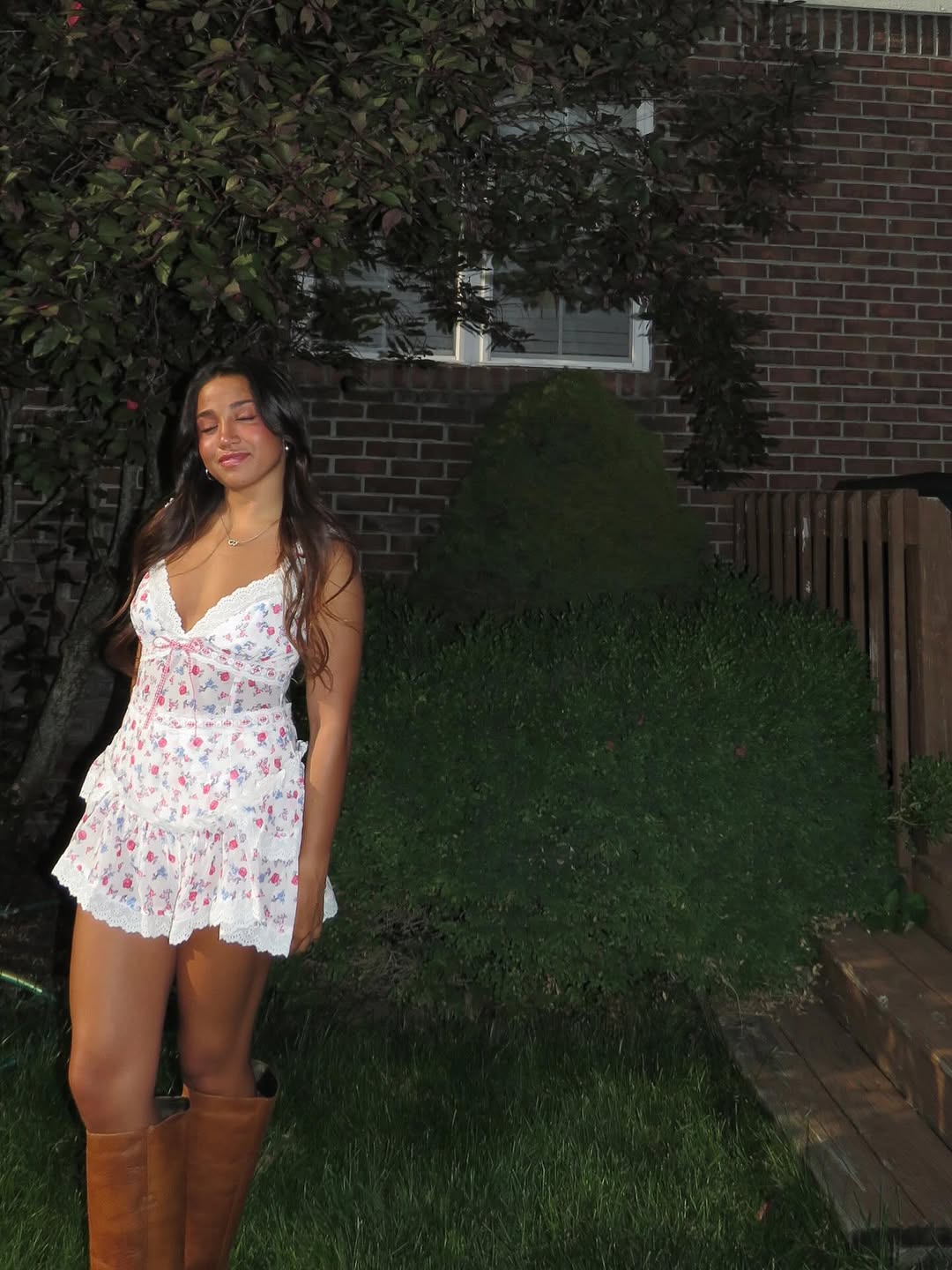 Have you met Veronica?\n\nVeronica is a double major in Marketing and Psychological Sciences, with a minor in Military Science and Leadership\n\nIn her free time she likes to hangout with friends and go to @societyyoga\n\nHer favorite rise amenity is the 16th floor rooftop pool or the jacob's ladder machine in our 24\/7 hr gym! \n\nIf you see Veronica, make sure to say hi !\ud83d\udc4b\ud83c\udffc