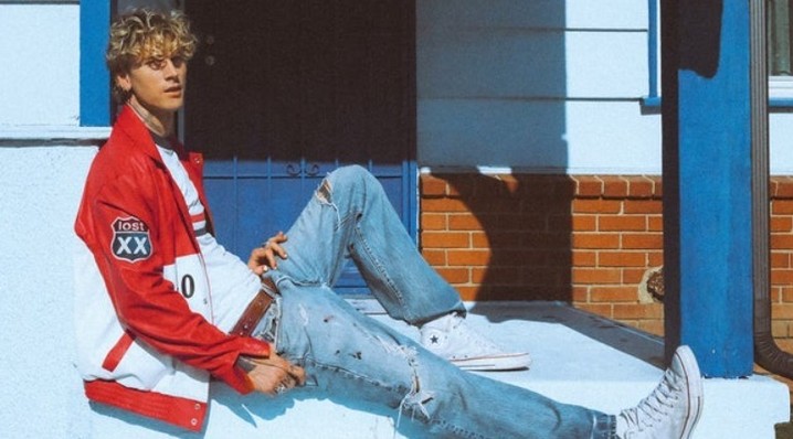 WIN IT WEDNESDAY\n\nWant to see Machine Gun Kelly live on June 20th? \ud83c\udfb8\ud83d\udd25 We've got your chance to win tickets!\n\nEntering is easy:\n\u2705 Tag a friend you'd love to take to the concert\n\u2705 DM us a photo of yourself enjoying summer break \u2600\ufe0f\ud83d\udcf8\n\nOne lucky winner will score a pair of Machine Gun Kelly tickets! \ud83c\udf9f\ufe0f\n\nEntries close at midnight tonight. The winner will be contacted via DM on 6\/11.\n\n